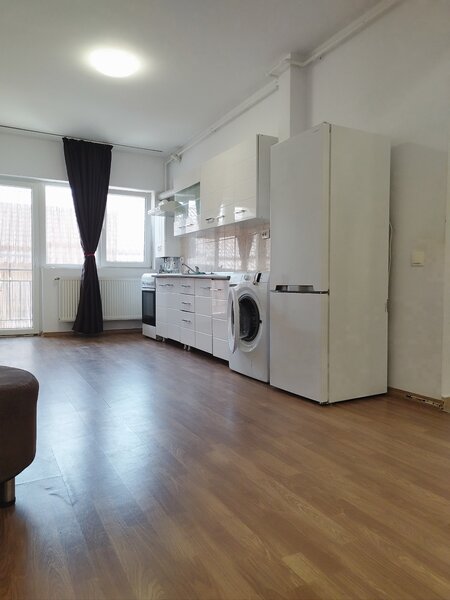 Titan Auchan, Parcul Teilor, Metrou 1 Decembrie